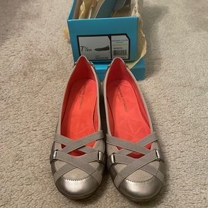 Brand new Adrienne Vittadini sport flat shoes in Mocha-distress metallic. 7 1/2